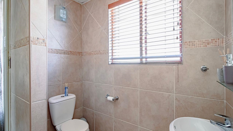 3 Bedroom Property for Sale in Sonneveld Gauteng