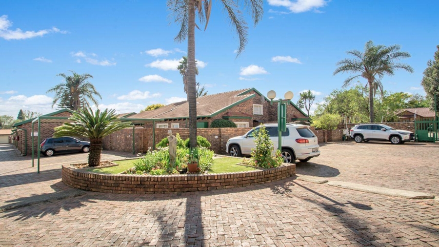 3 Bedroom Property for Sale in Weltevreden Park Gauteng