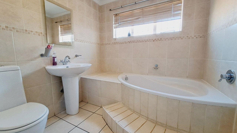 4 Bedroom Property for Sale in Sunnyridge Gauteng