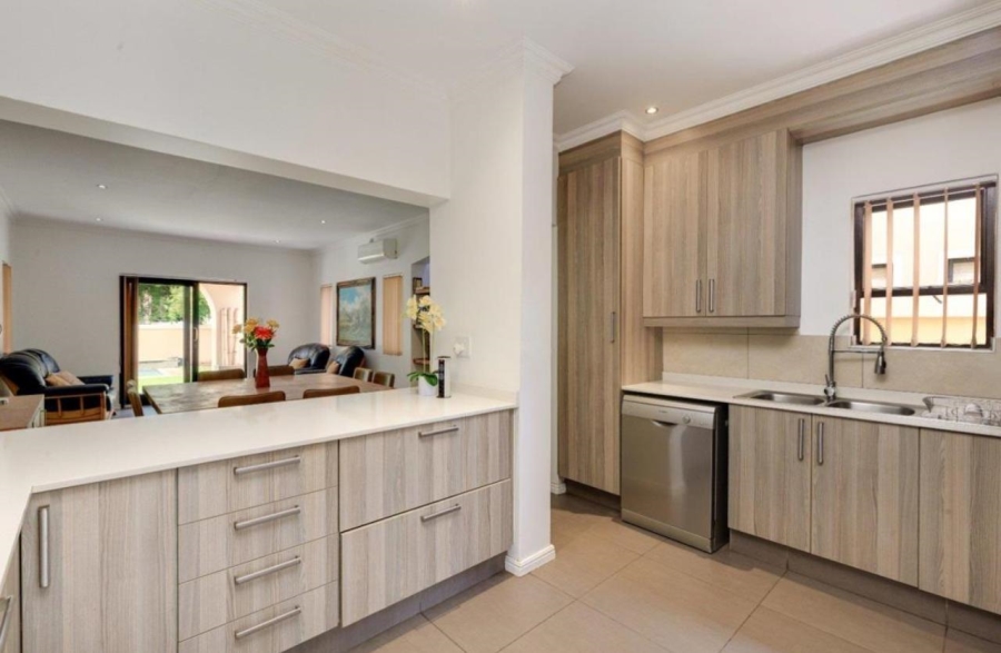 To Let 3 Bedroom Property for Rent in Fourways Gauteng