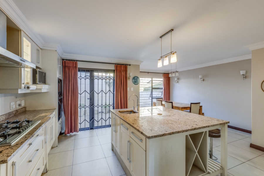 To Let 4 Bedroom Property for Rent in Hurlingham Gauteng