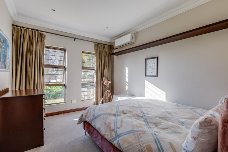 To Let 4 Bedroom Property for Rent in Hurlingham Gauteng