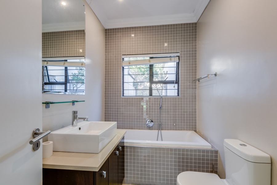 To Let 4 Bedroom Property for Rent in Hurlingham Gauteng