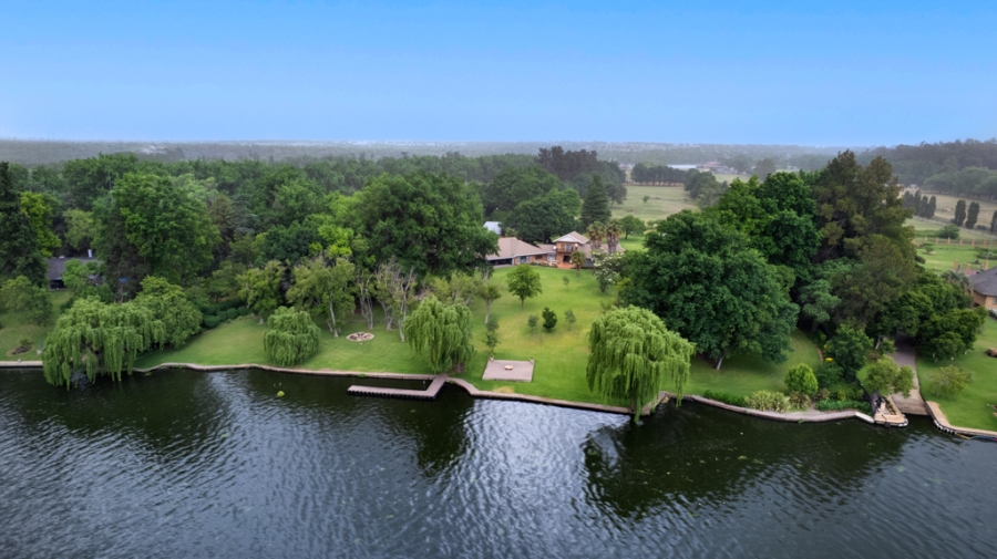 6 Bedroom Property for Sale in Marlbank Gauteng