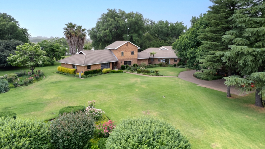 6 Bedroom Property for Sale in Marlbank Gauteng