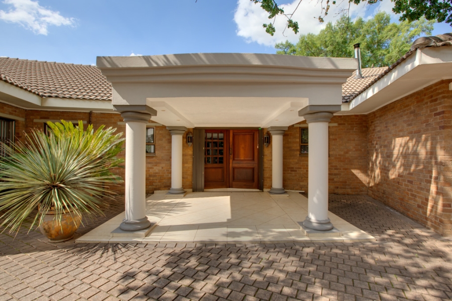 6 Bedroom Property for Sale in Marlbank Gauteng