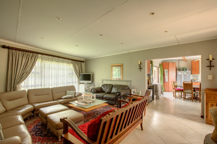 6 Bedroom Property for Sale in Marlbank Gauteng