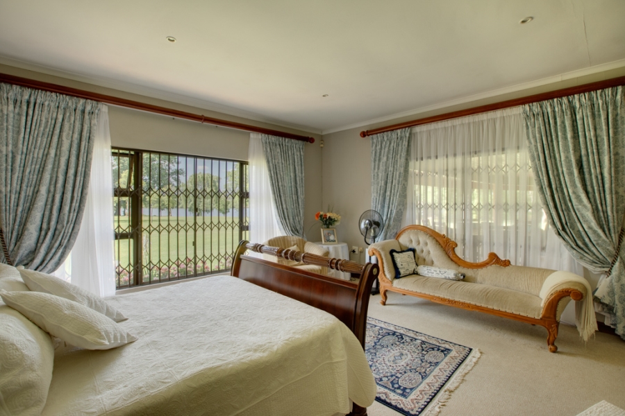 6 Bedroom Property for Sale in Marlbank Gauteng