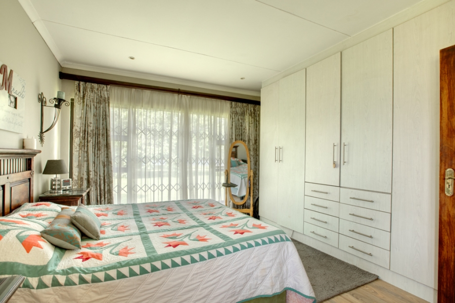 6 Bedroom Property for Sale in Marlbank Gauteng