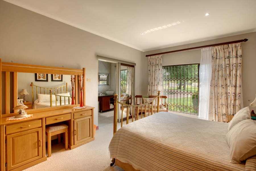 6 Bedroom Property for Sale in Marlbank Gauteng