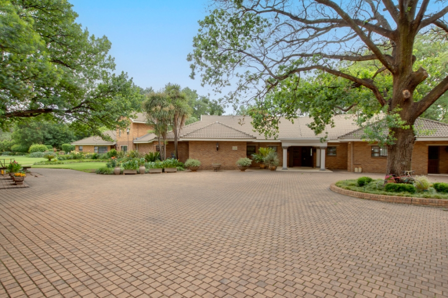 6 Bedroom Property for Sale in Marlbank Gauteng