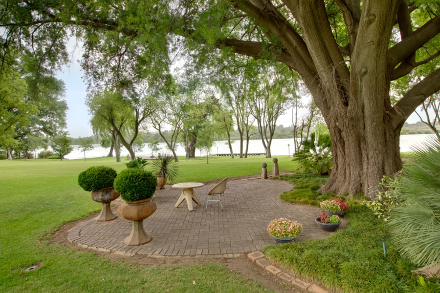 6 Bedroom Property for Sale in Marlbank Gauteng