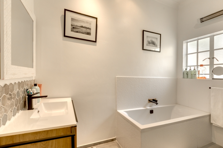 To Let 4 Bedroom Property for Rent in Morningside Gauteng