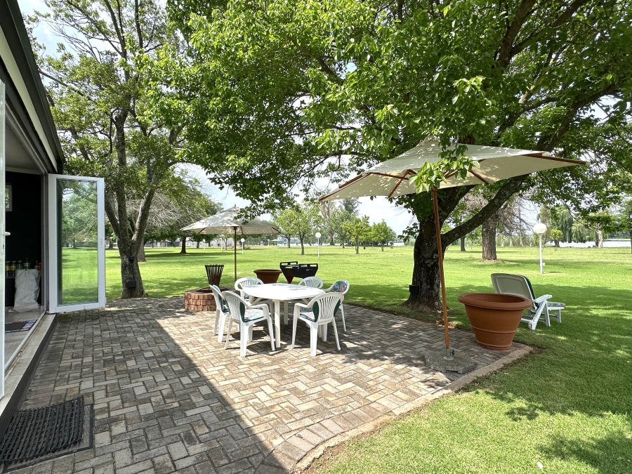 3 Bedroom Property for Sale in Shores of Loch Vaal Gauteng