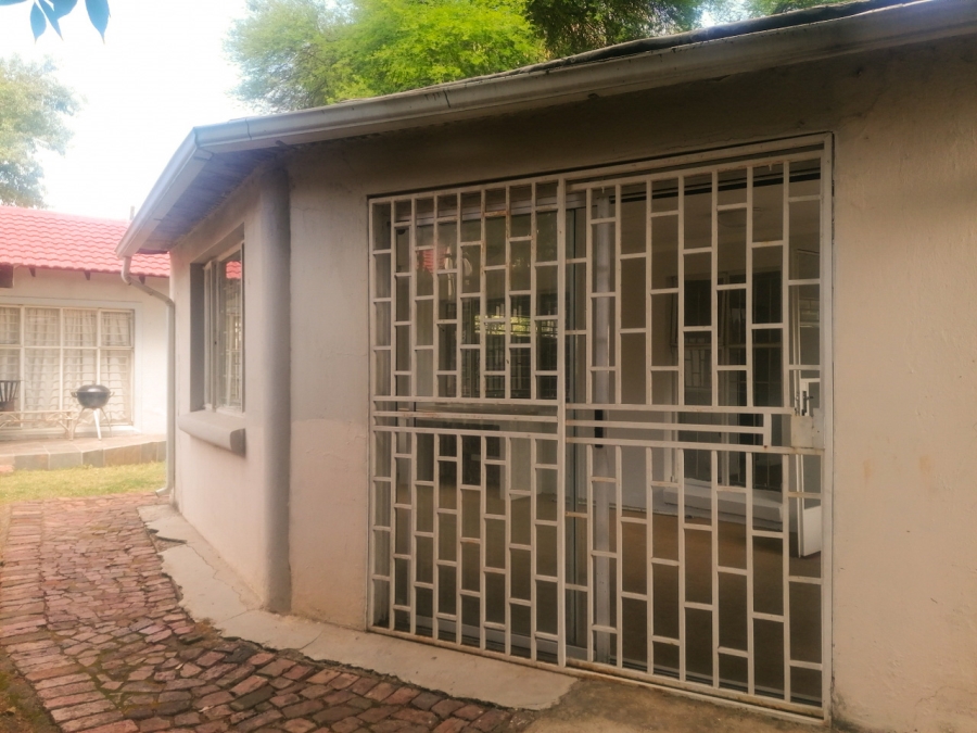To Let 1 Bedroom Property for Rent in Fontainebleau Gauteng