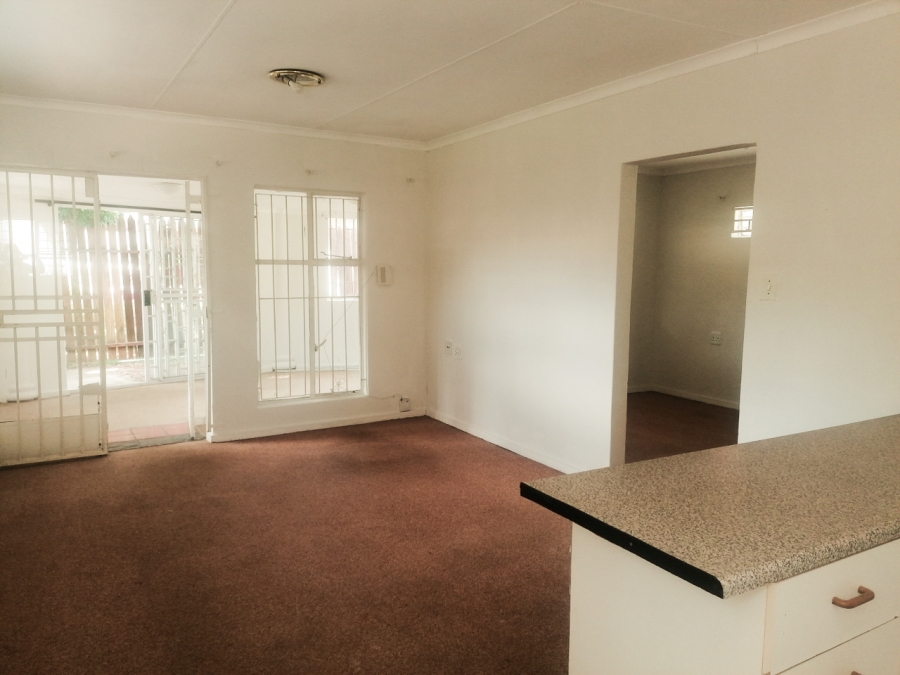 To Let 1 Bedroom Property for Rent in Fontainebleau Gauteng