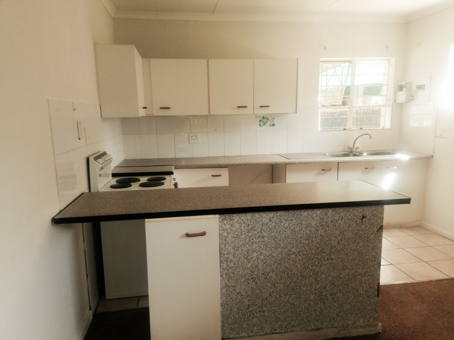 To Let 1 Bedroom Property for Rent in Fontainebleau Gauteng
