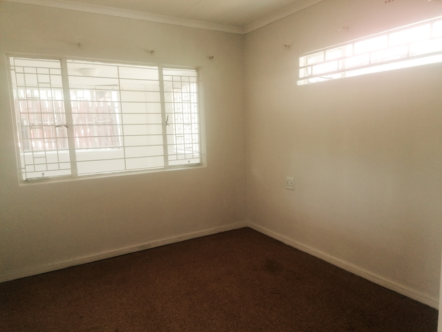 To Let 1 Bedroom Property for Rent in Fontainebleau Gauteng