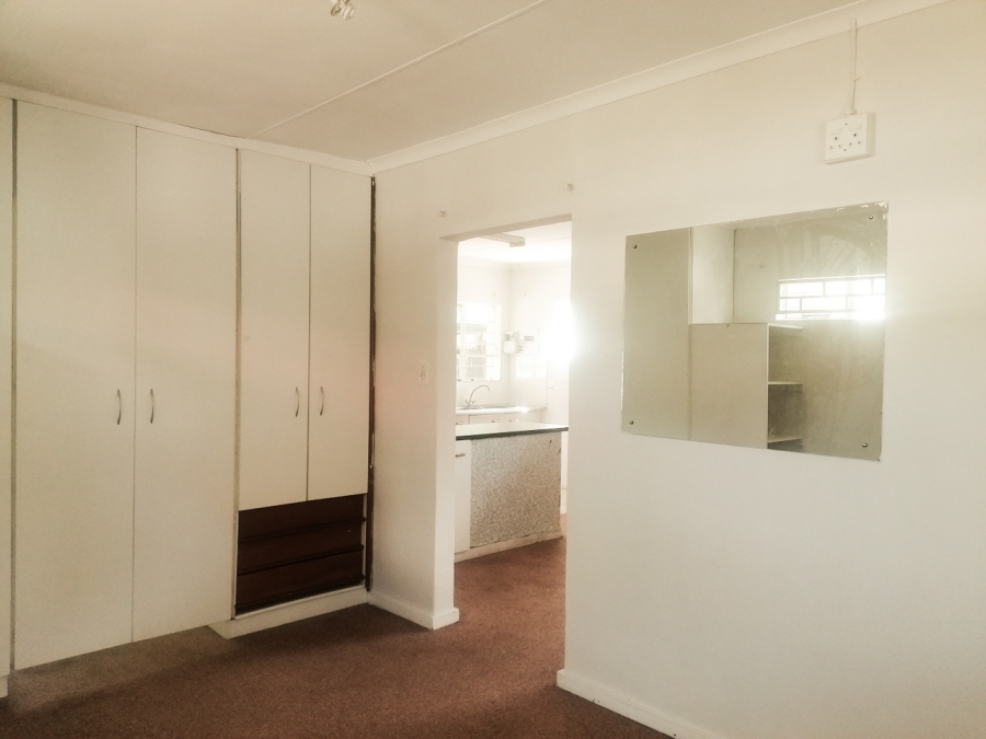 To Let 1 Bedroom Property for Rent in Fontainebleau Gauteng