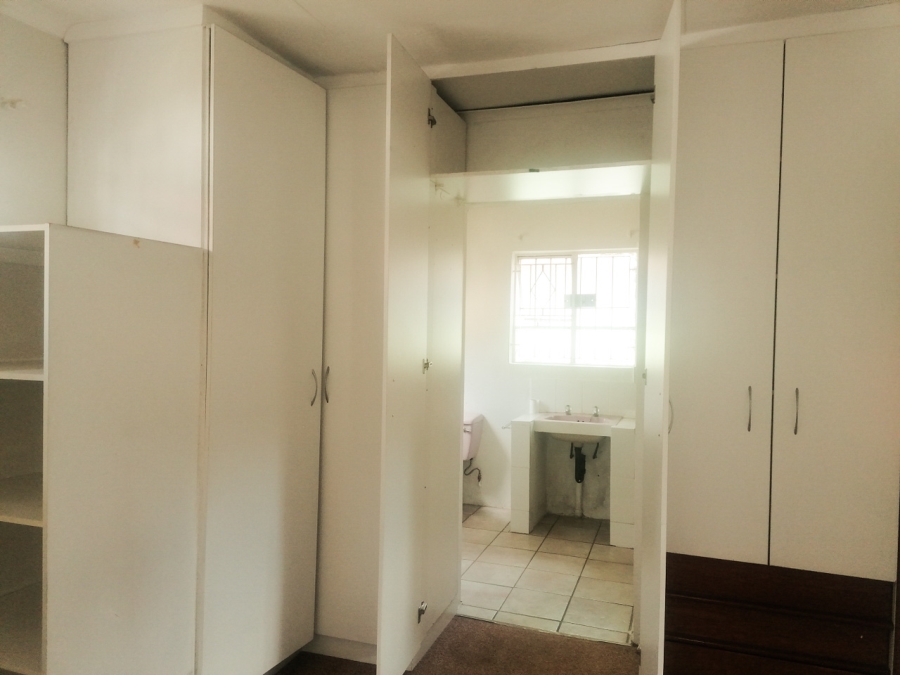 To Let 1 Bedroom Property for Rent in Fontainebleau Gauteng