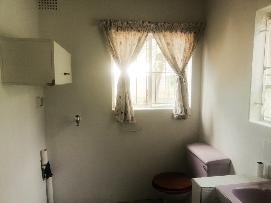 To Let 1 Bedroom Property for Rent in Fontainebleau Gauteng