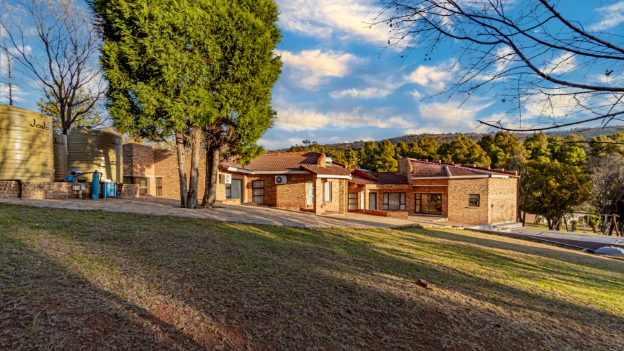 To Let 4 Bedroom Property for Rent in Poortview Gauteng