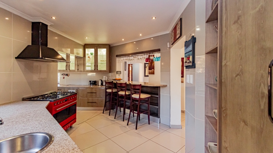 To Let 4 Bedroom Property for Rent in Poortview Gauteng