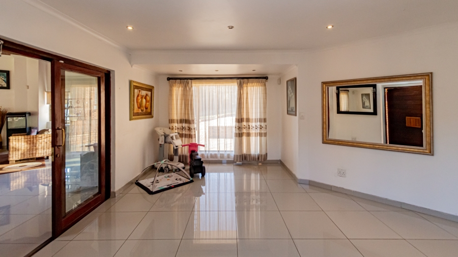 To Let 4 Bedroom Property for Rent in Poortview Gauteng