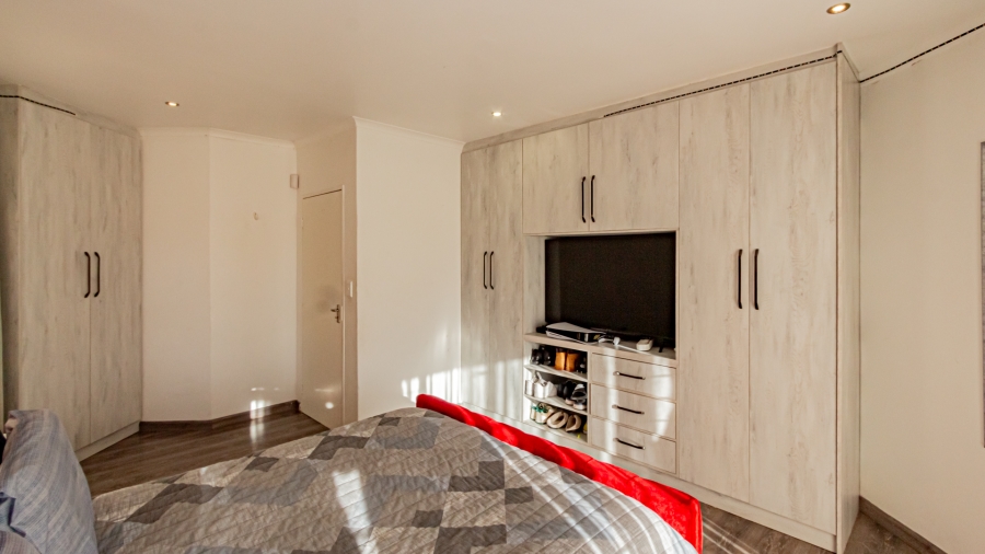 To Let 4 Bedroom Property for Rent in Poortview Gauteng