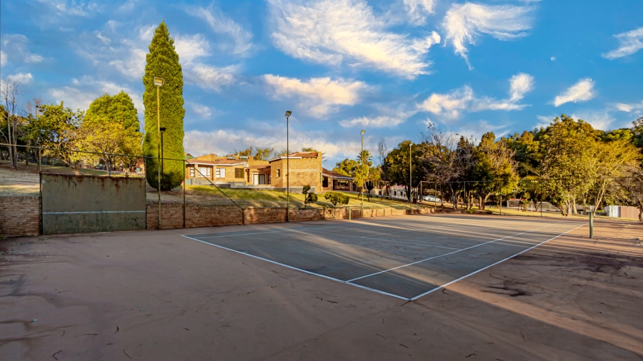 To Let 4 Bedroom Property for Rent in Poortview Gauteng