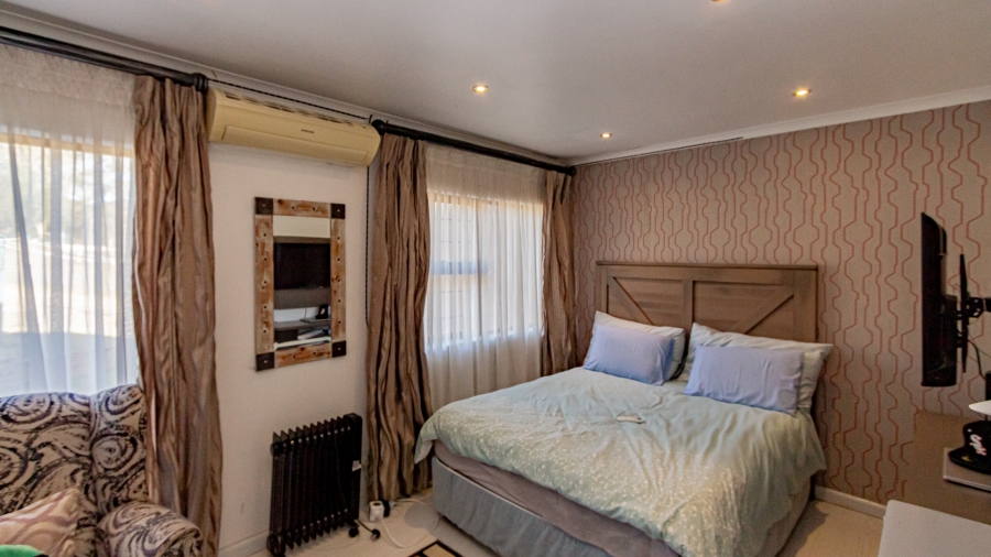 4 Bedroom Property for Sale in Poortview Gauteng