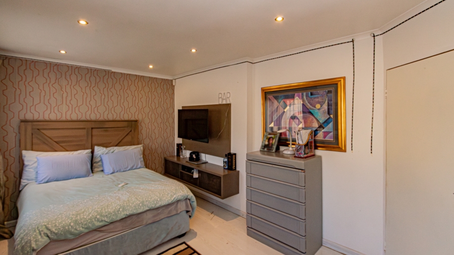 4 Bedroom Property for Sale in Poortview Gauteng