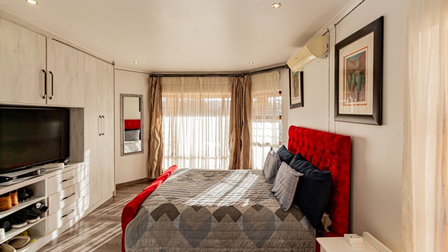 4 Bedroom Property for Sale in Poortview Gauteng