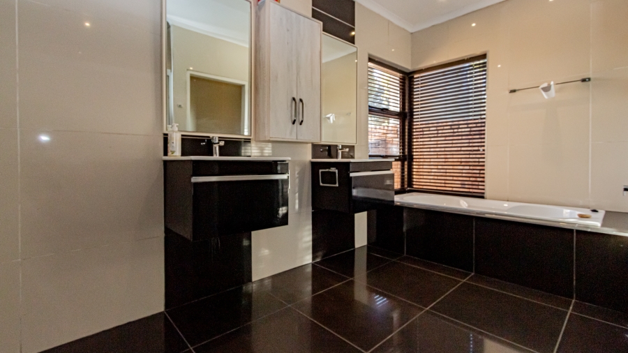 4 Bedroom Property for Sale in Poortview Gauteng