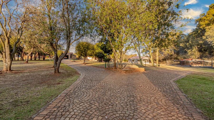 4 Bedroom Property for Sale in Poortview Gauteng