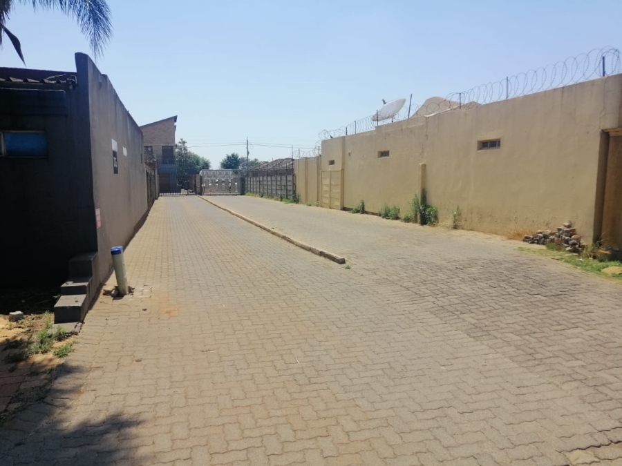To Let 2 Bedroom Property for Rent in Lenasia Ext 9 Gauteng