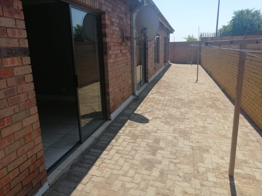 To Let 2 Bedroom Property for Rent in Lenasia Ext 9 Gauteng
