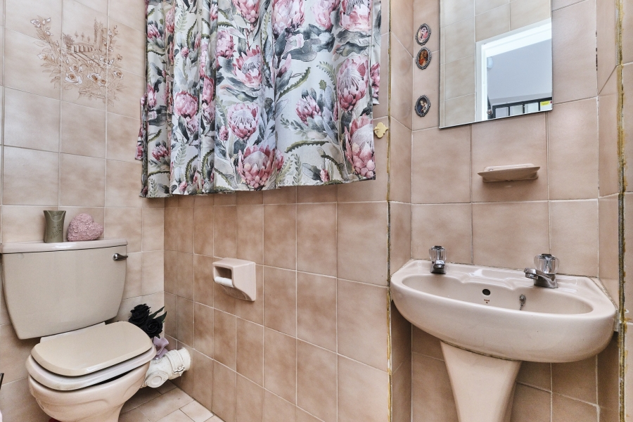 8 Bedroom Property for Sale in Northcliff Gauteng