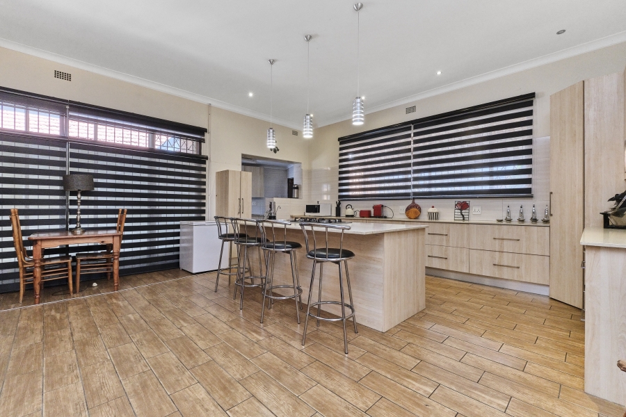 8 Bedroom Property for Sale in Northcliff Gauteng