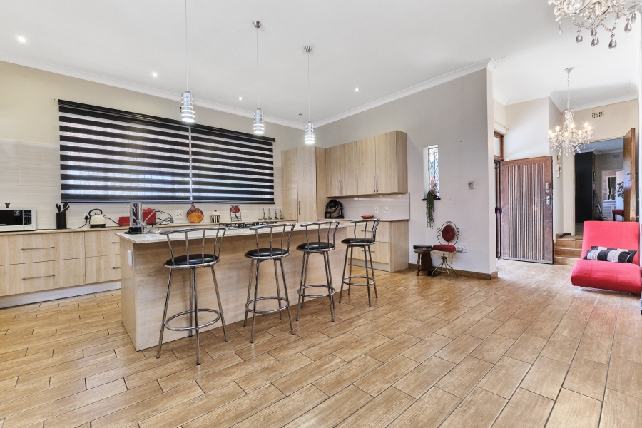 8 Bedroom Property for Sale in Northcliff Gauteng