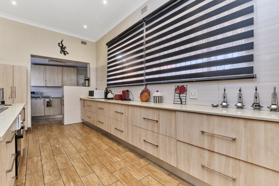 8 Bedroom Property for Sale in Northcliff Gauteng