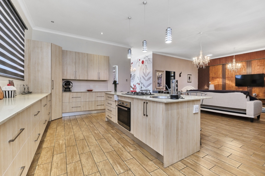 8 Bedroom Property for Sale in Northcliff Gauteng