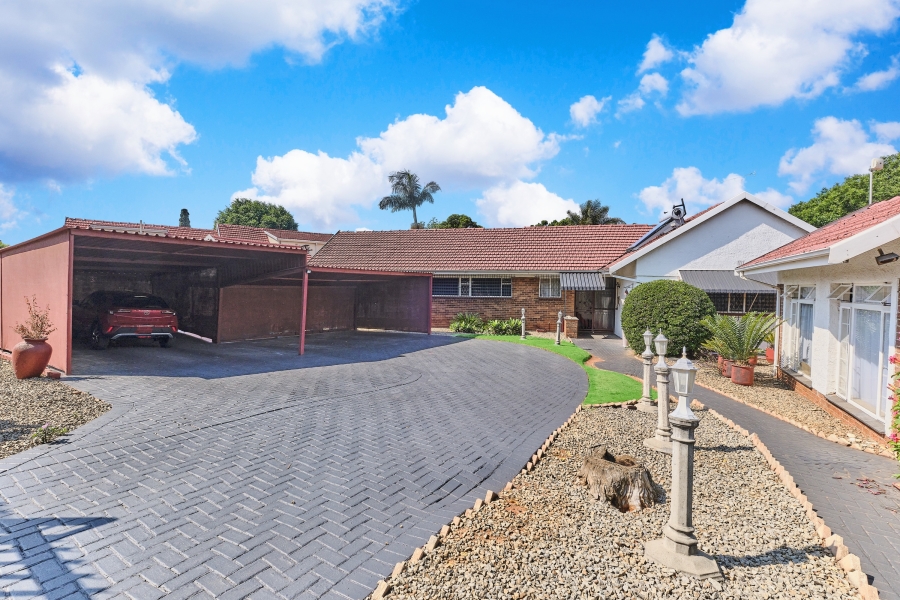 8 Bedroom Property for Sale in Northcliff Gauteng