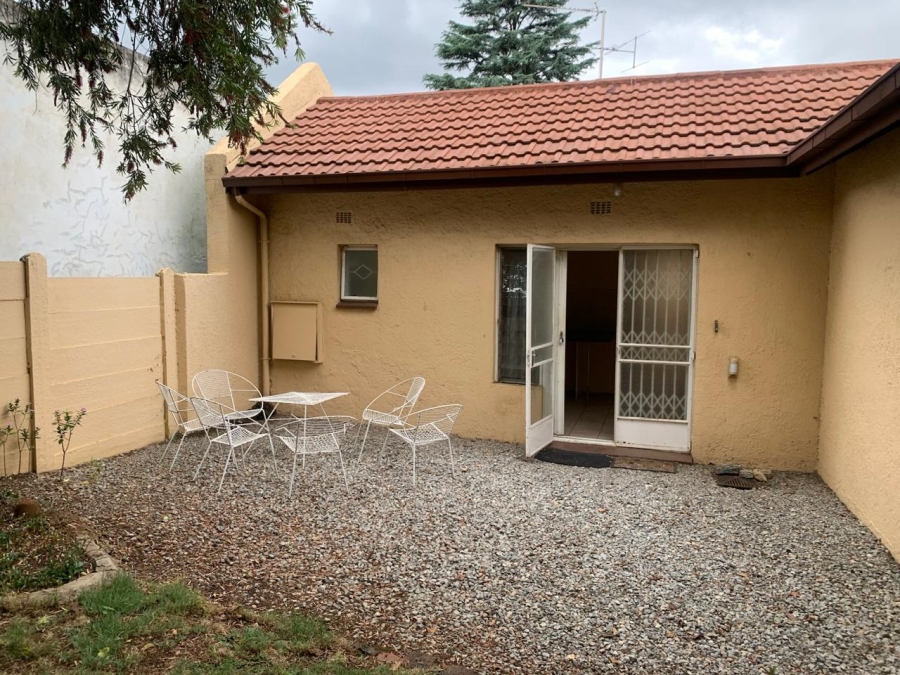 To Let 1 Bedroom Property for Rent in Fontainebleau Gauteng