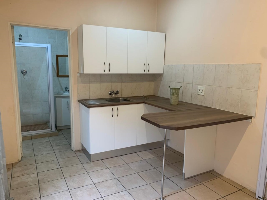 To Let 1 Bedroom Property for Rent in Fontainebleau Gauteng