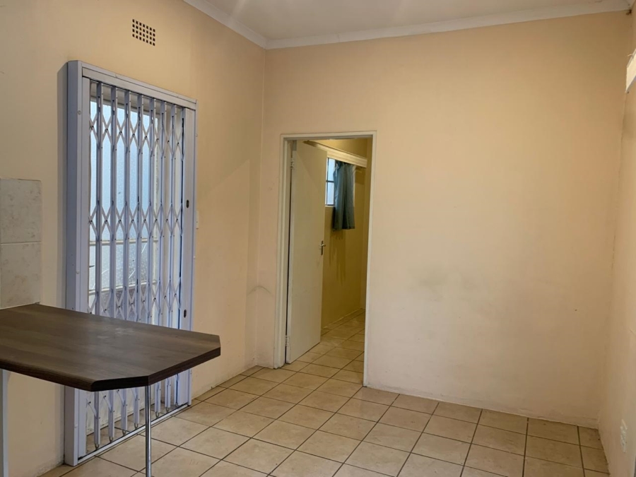 To Let 1 Bedroom Property for Rent in Fontainebleau Gauteng