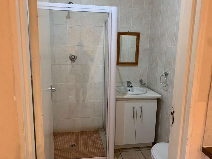 To Let 1 Bedroom Property for Rent in Fontainebleau Gauteng