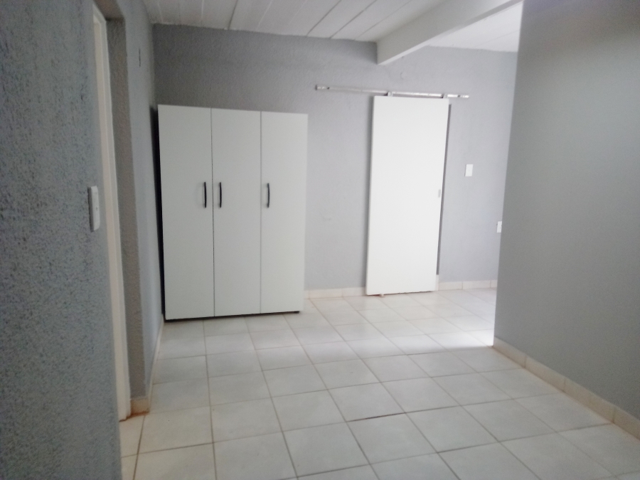 To Let 1 Bedroom Property for Rent in Blairgowrie Gauteng