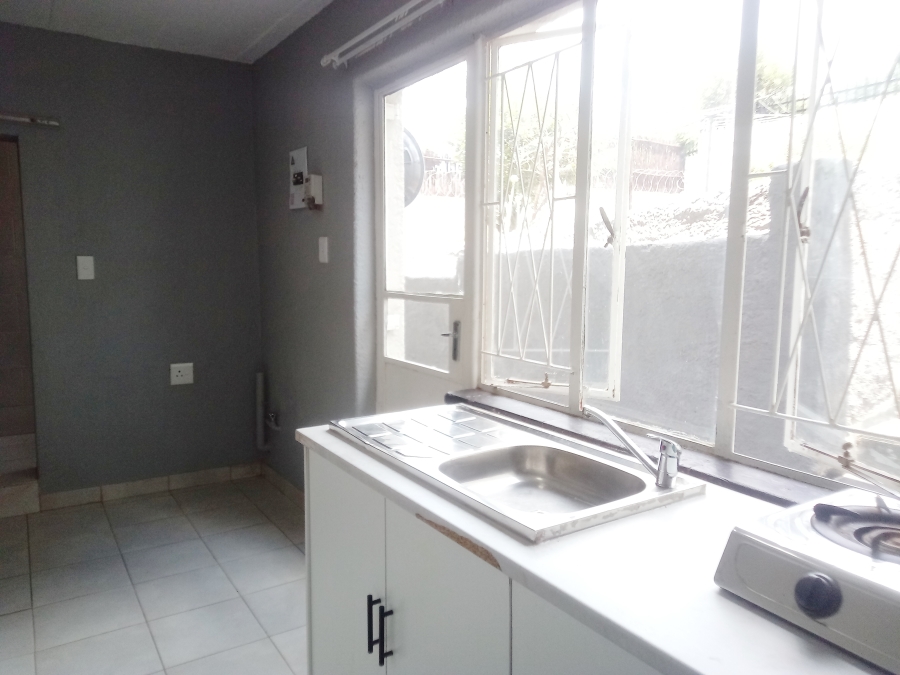 To Let 1 Bedroom Property for Rent in Blairgowrie Gauteng