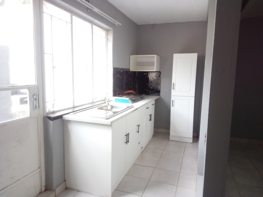To Let 1 Bedroom Property for Rent in Blairgowrie Gauteng